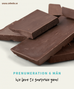 Här får du eller en vän ett paket med både Mörk choklad av premiumkvalitet hemskickad en gång per månad, 6 månader i rad. En perfekt present till den som älskar choklad. 4 chokladkakor i varje paket tillsammans med information om chokladen.